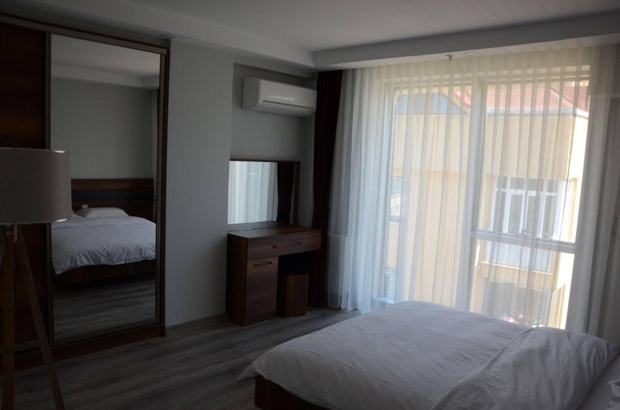 On4 & Hotel *