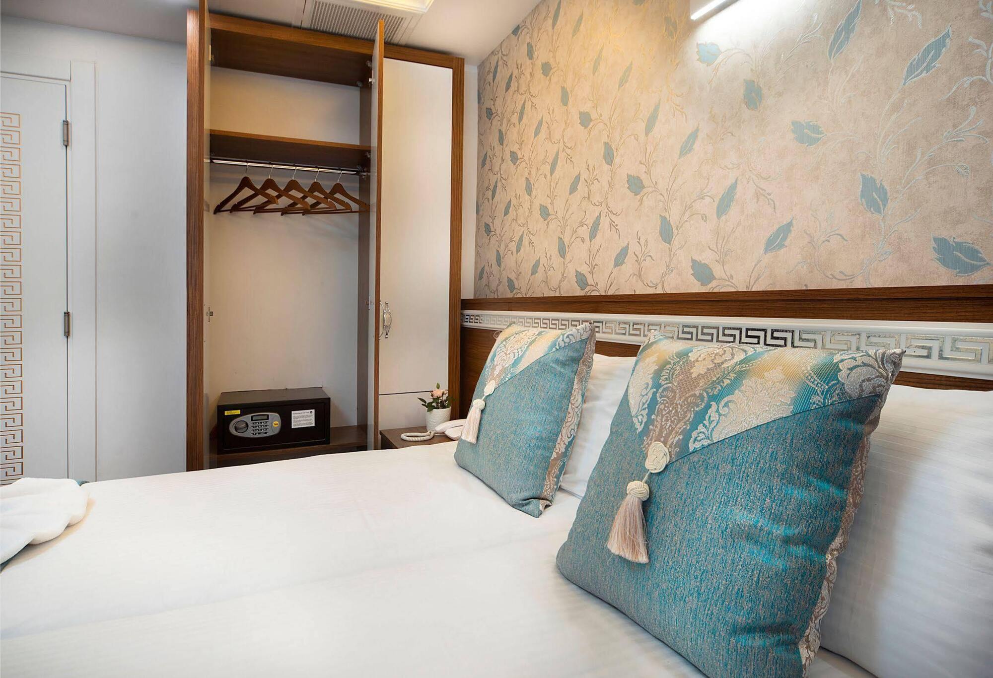 Otel Lika 2*