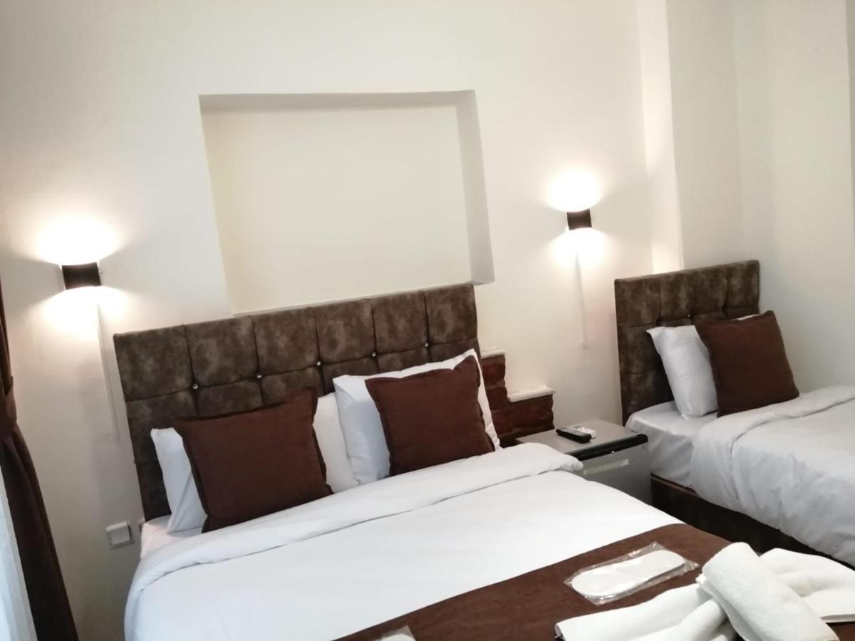 Dos Hermanos Hotel