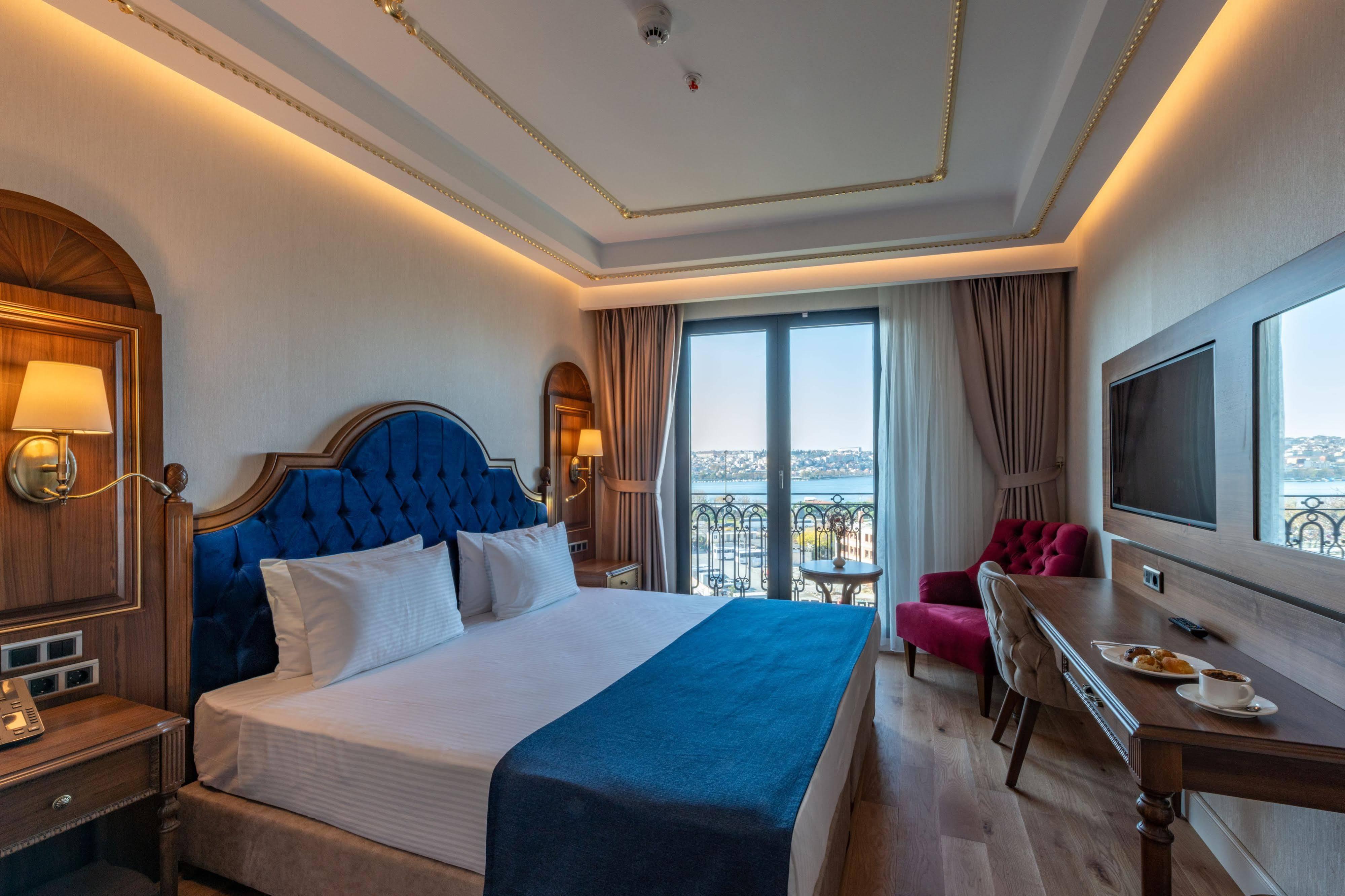 Nova Plaza Pera Hotel 4*