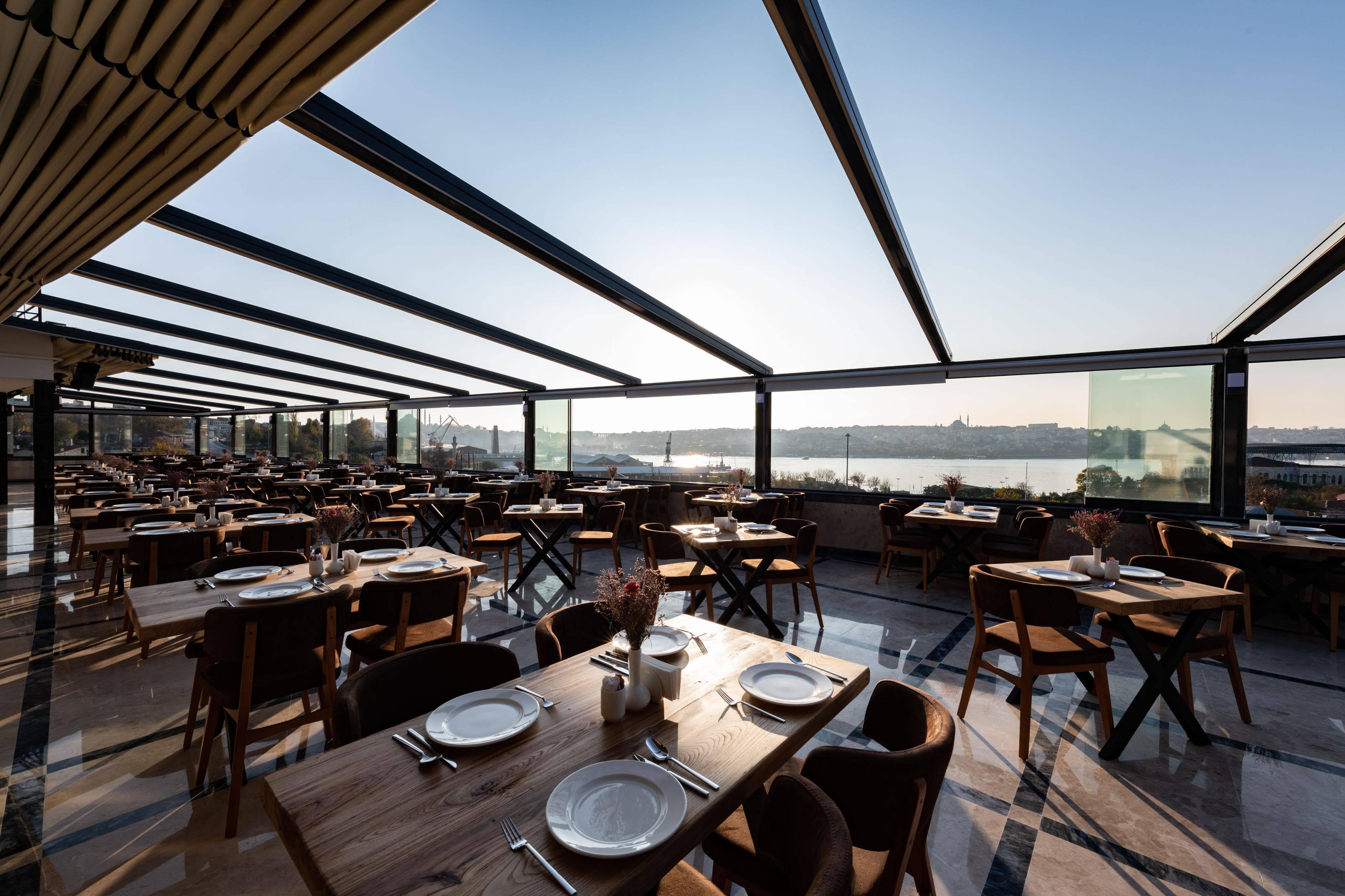 Nova Plaza Pera Hotel 4*