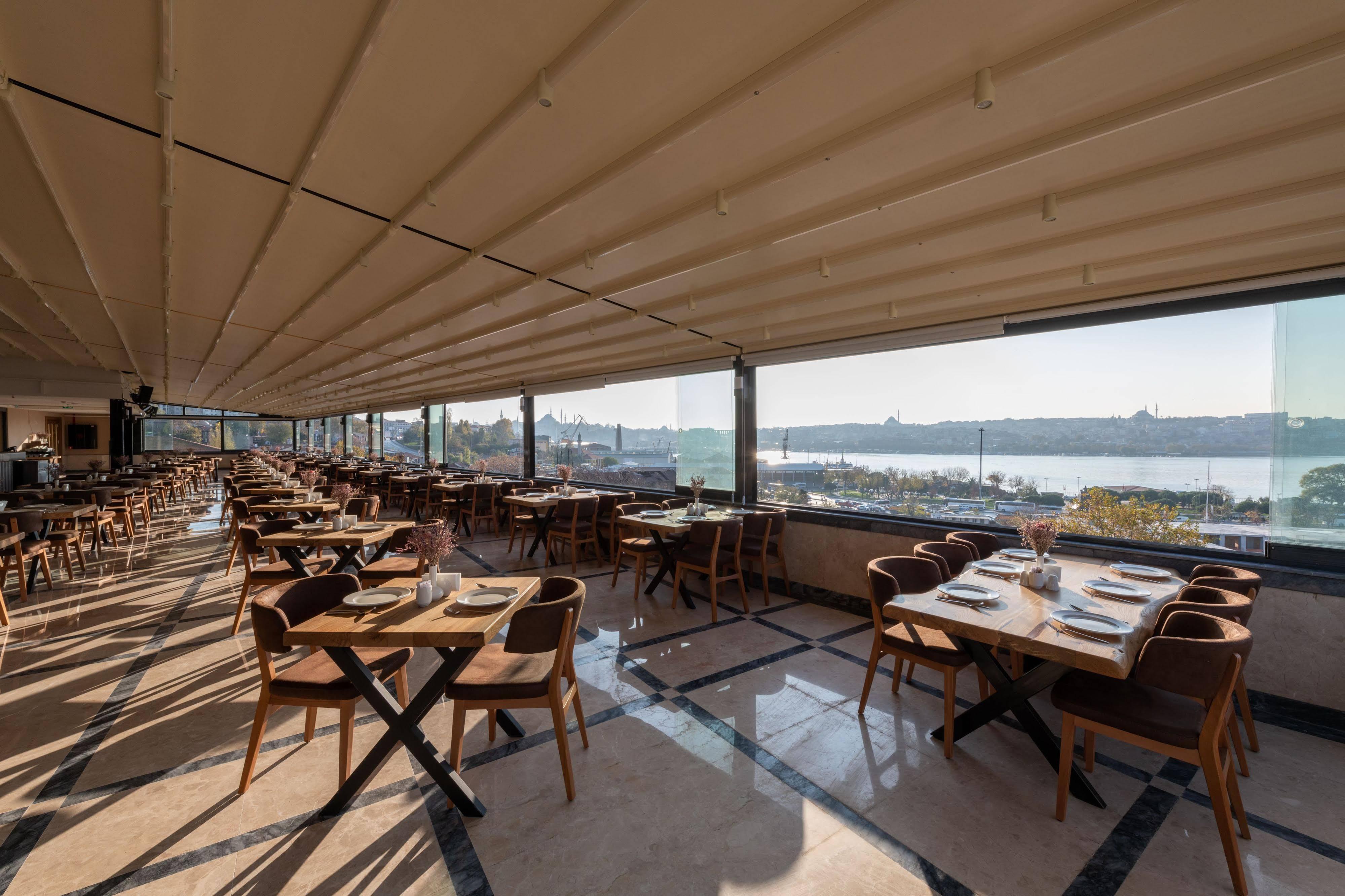 Nova Plaza Pera Hotel 4*