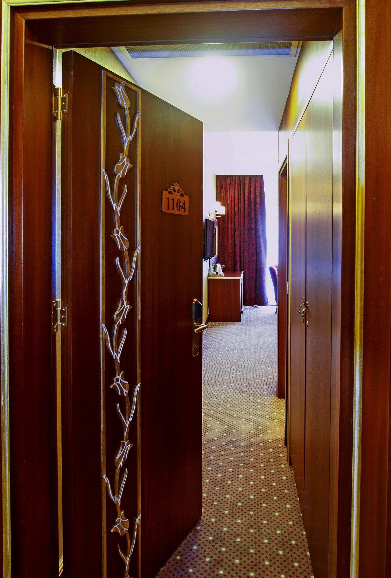 Mb Deluxe Hotel 4*