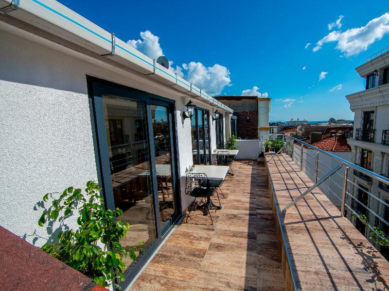 Vander Valk Hotel 2*