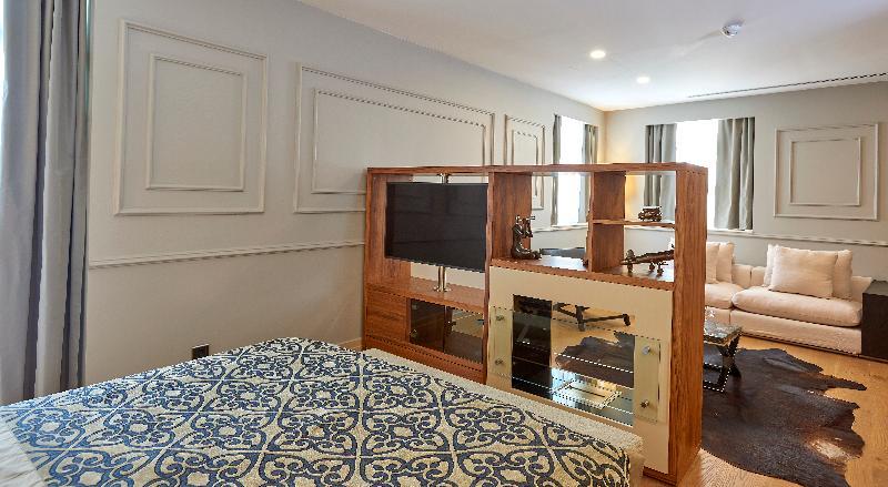 Akka Taksim-special Class