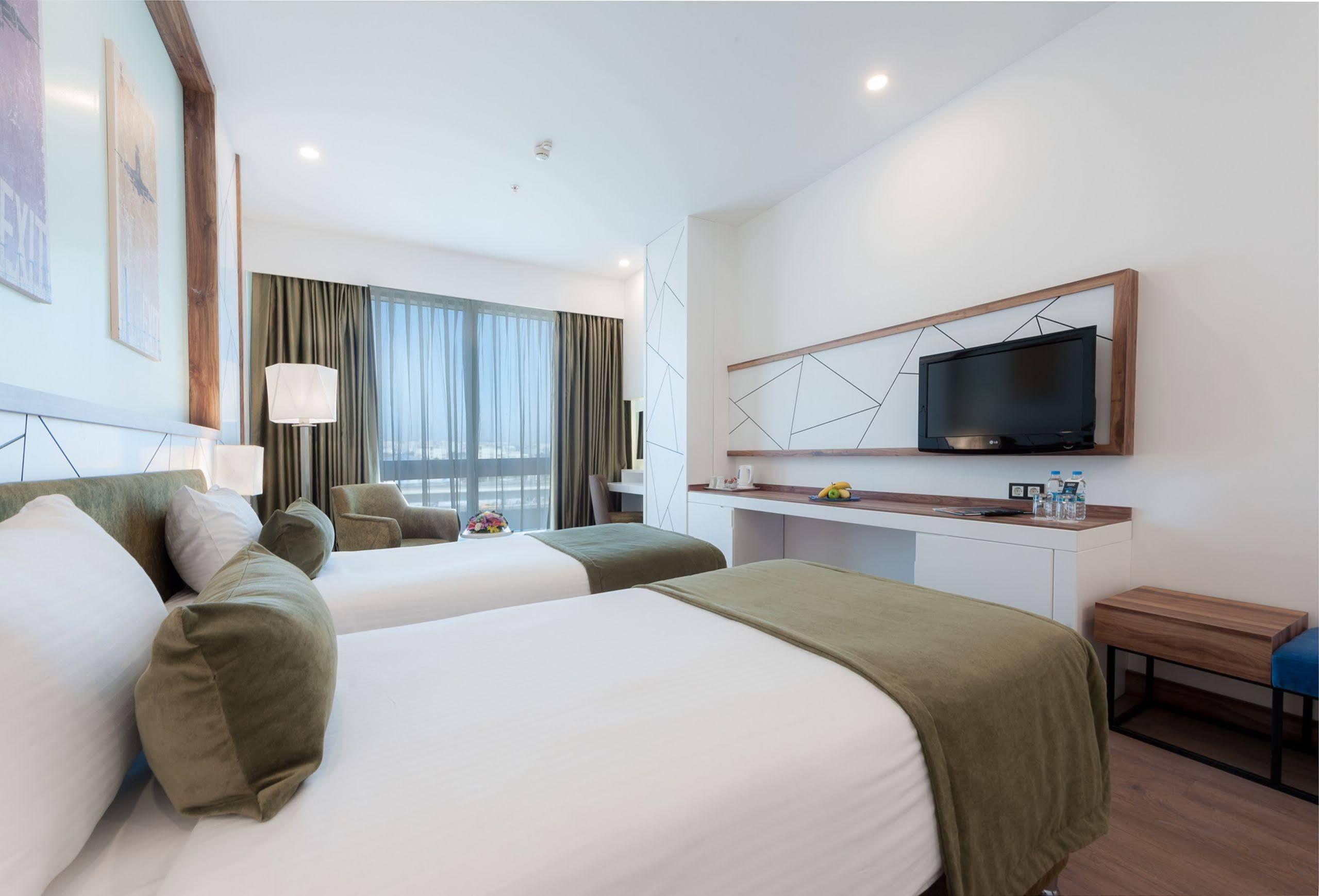 Isg Sabiha Goekcen Airport 4*