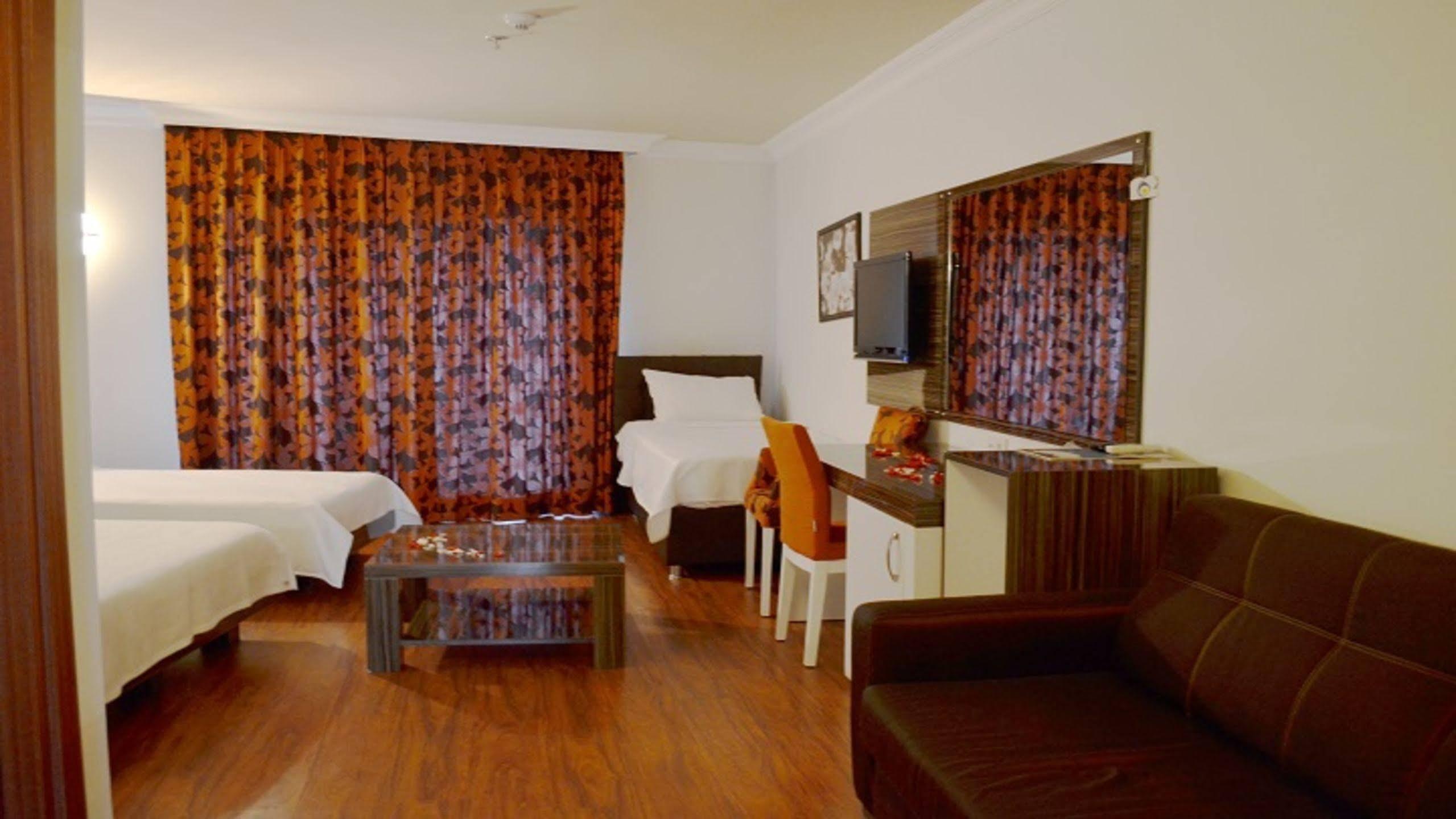 Hotel La Piano 2*