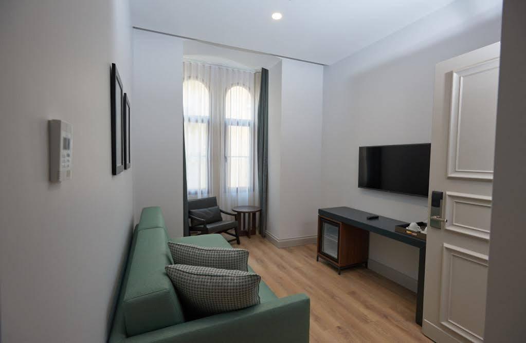 Akka Taksim-special Class