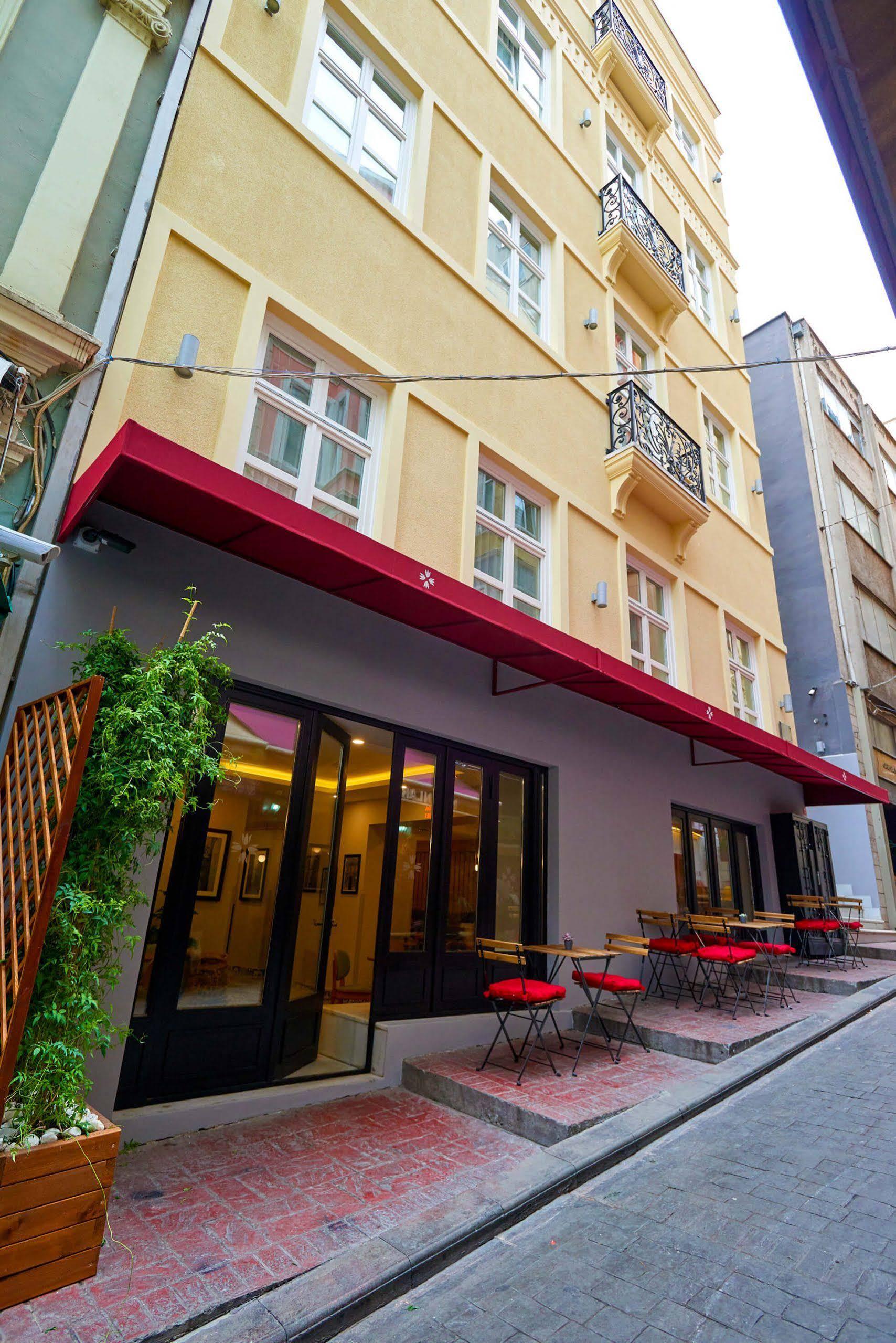 Akka Taksim-special Class