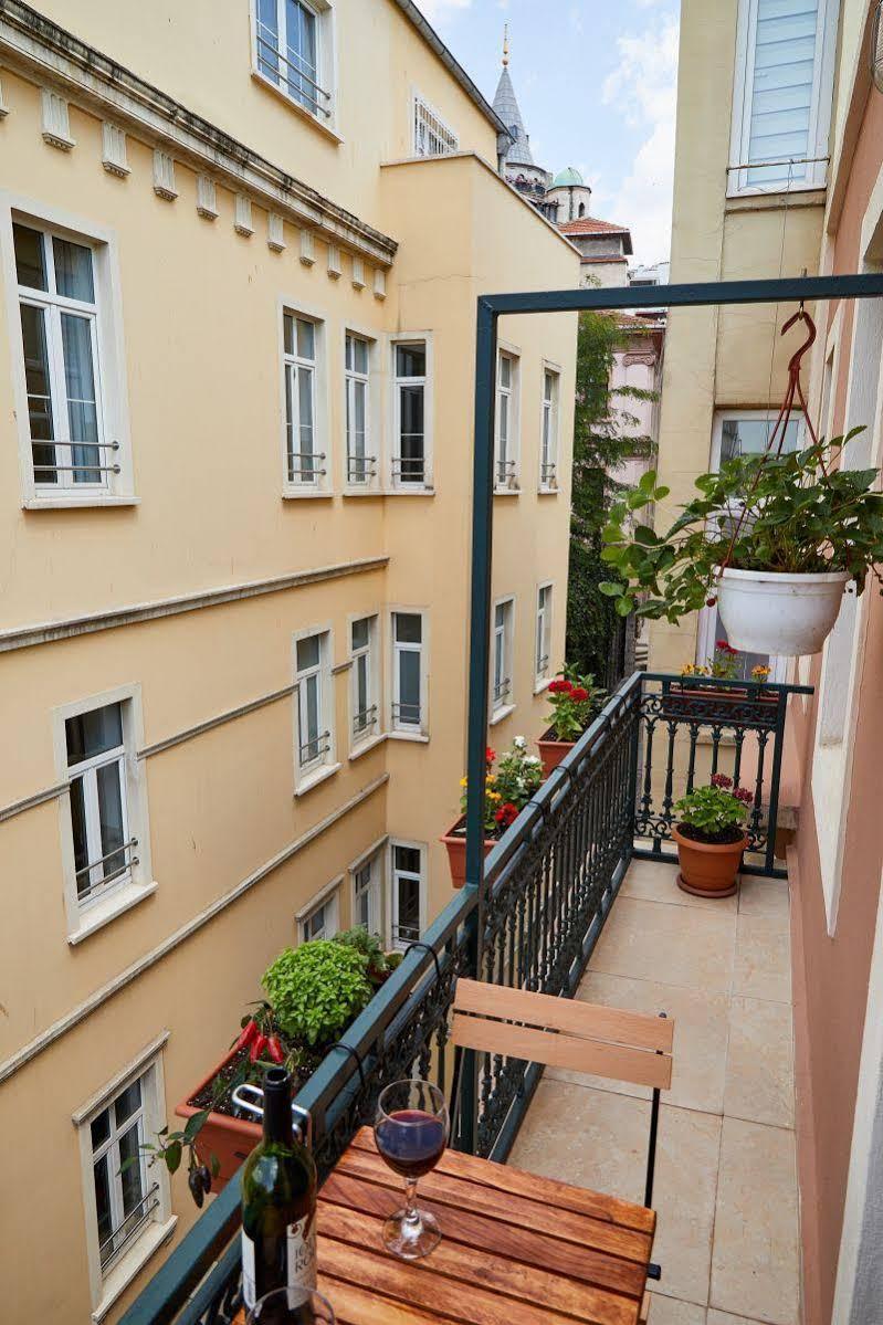 No 8 Galata *