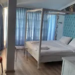 Golden Hill Otel