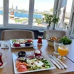 Ueskuedar Otel