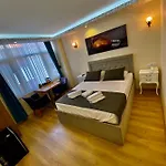 Ueskuedar Otel