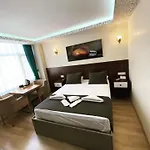 Ueskuedar Otel