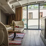 West Pera Hotel