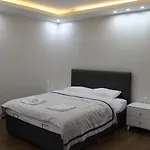 Beyoglu Asmalimescit\'Te Mobilyali Balkonlu Daire
