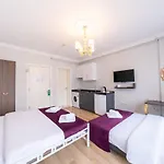 Frame Hotel & Suites