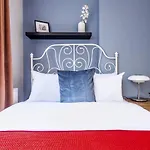 Central Flat With Sleek Interior In Sisli