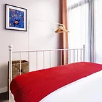 Central Flat With Sleek Interior In Sisli