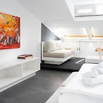 Sleek And Central Duplex House In Beyoglu