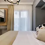 Daphne Pera ; Sakura Apart, City Center