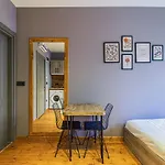 Sleek Studio Flat Close To Kennedy Avenue In Fatih