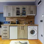 Sleek Studio Flat Close To Kennedy Avenue In Fatih