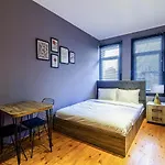 Sleek Studio Flat Close To Kennedy Avenue In Fatih