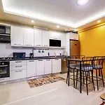 Colorful And Central Flat In Bakirkoy Next To Malls