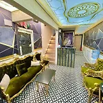 Hotel The Neom Suites