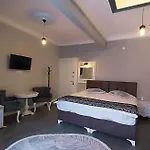 Little Palace Blue Apartment