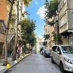 Studio Apt Minutes Away From Taksim Square #401