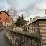 Sultanahmet\'te Deniz Manzaralı teras dairemiz