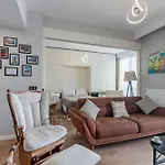 Lux Residence Next To Outlet In High Floor 26