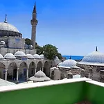 Sultanahmet\'te Deniz Manzaralı teras dairemiz