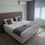 Black Bird Suite Hotel
