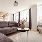 Charming Spacious 4 Big Rooms With Sweet King Beds