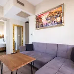 Lavin Hotel & Suites
