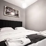 Opera Wall Suite