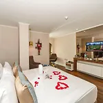 Darkmen Hotel
