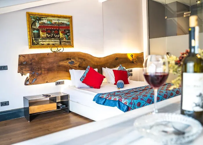 West Pera Hotel
