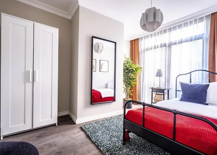 Central Flat With Sleek Interior In Sisli
