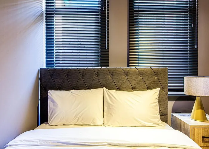 Sleek Studio Flat Close To Kennedy Avenue In Fatih