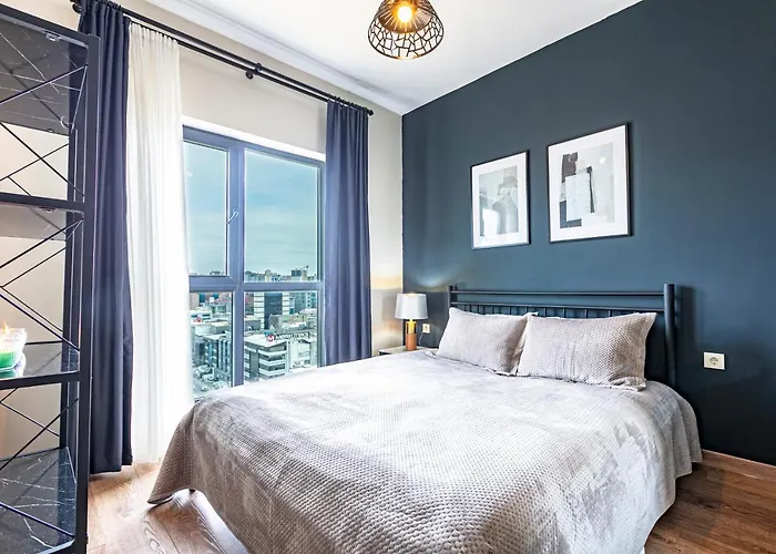 Lux Furnished Modern Apartment