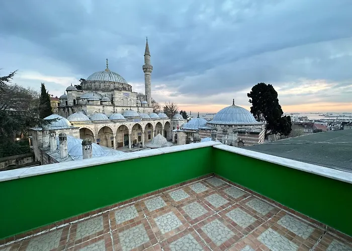 Sultanahmet\'te Deniz Manzaralı teras dairemiz