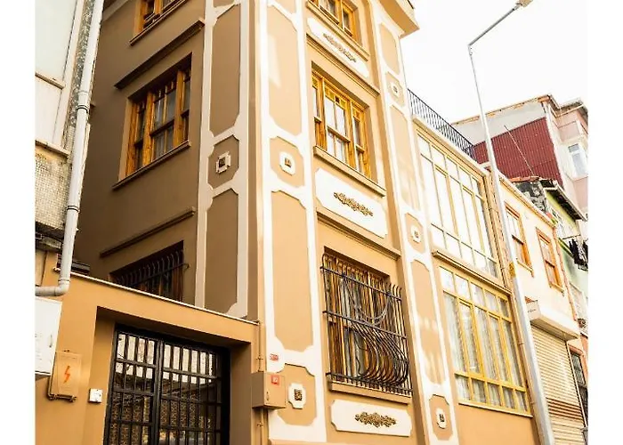 Cosa Zeyrek- Home At The Heart Of Istanbul