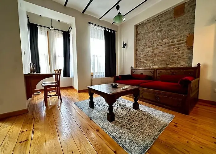 2Br, 2Ba 3Rd Floor Of Historical Building, Galata