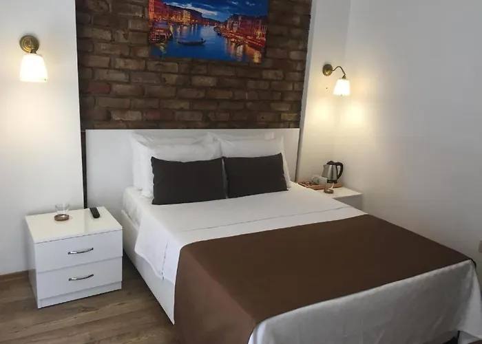 Greenpoint Hotel