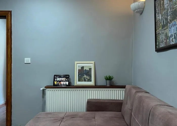 Perahomes Wooden Flat