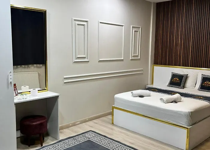 Malibu Palace Suit Hotel
